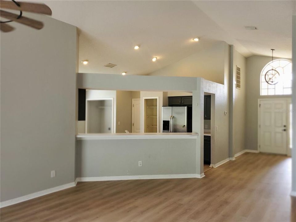 For Sale: $359,000 (4 beds, 3 baths, 1789 Square Feet)