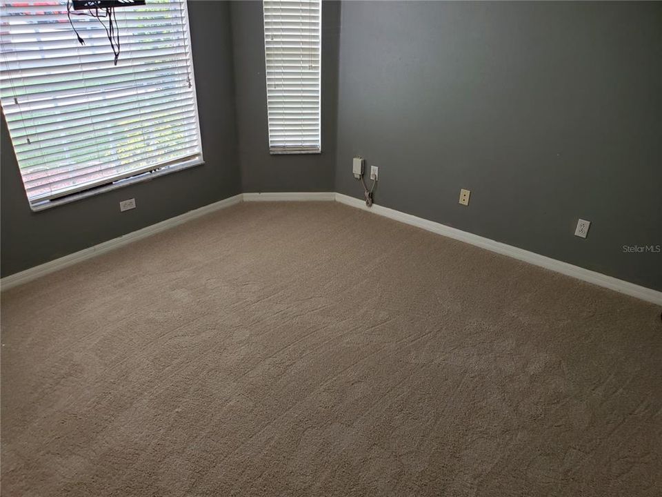 For Sale: $359,000 (4 beds, 3 baths, 1789 Square Feet)