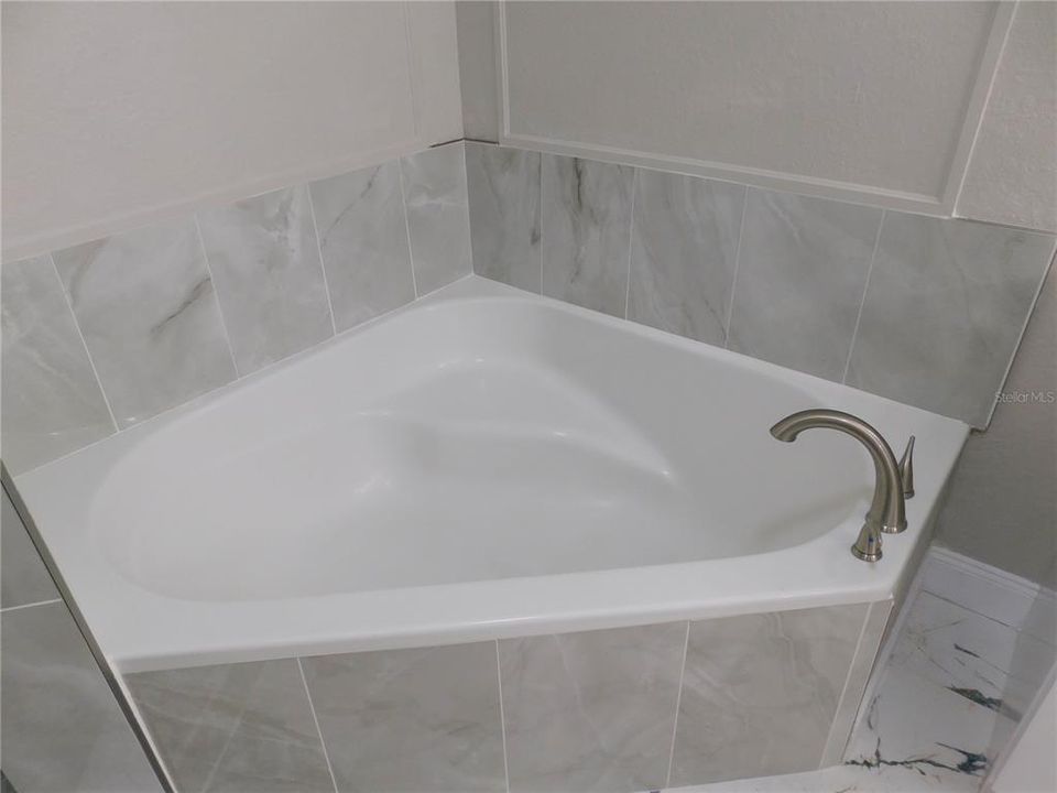 For Sale: $350,000 (3 beds, 2 baths, 1453 Square Feet)