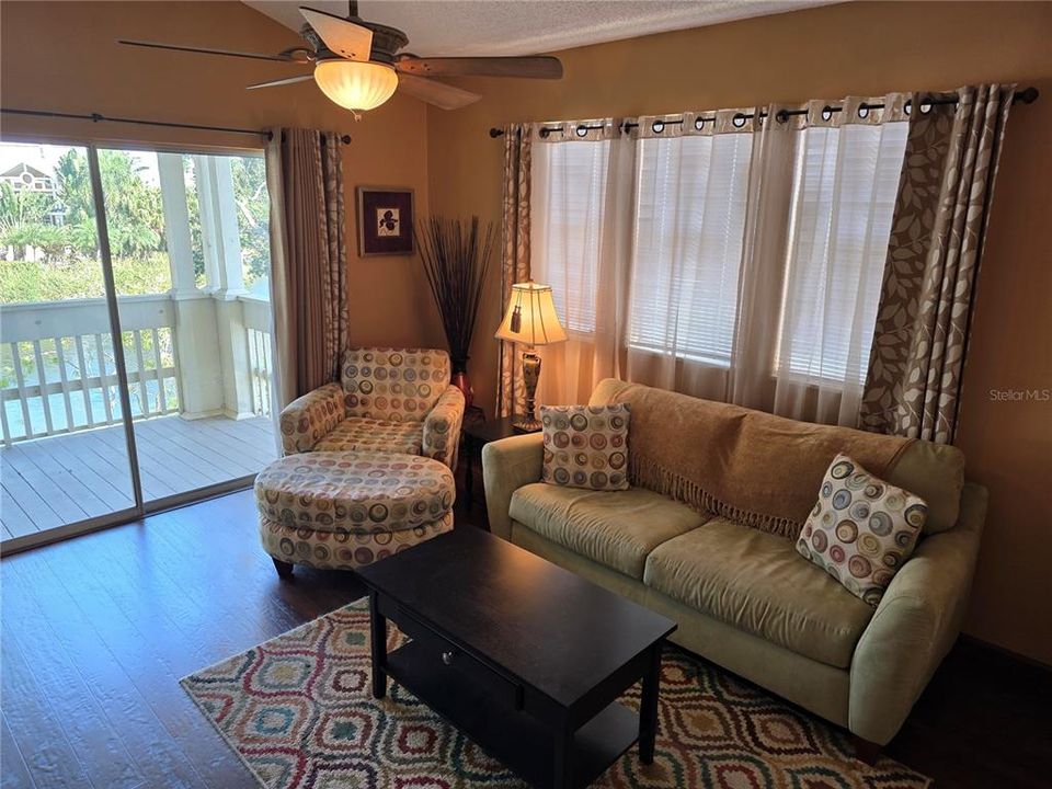 For Rent: $2,250 (3 beds, 2 baths, 1053 Square Feet)