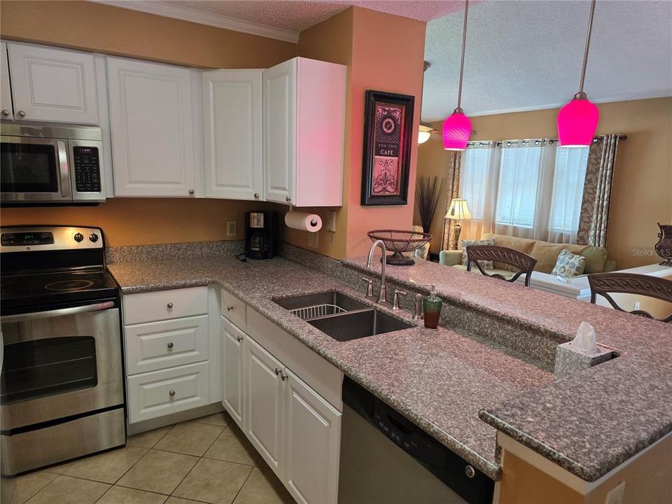 For Rent: $2,250 (3 beds, 2 baths, 1053 Square Feet)