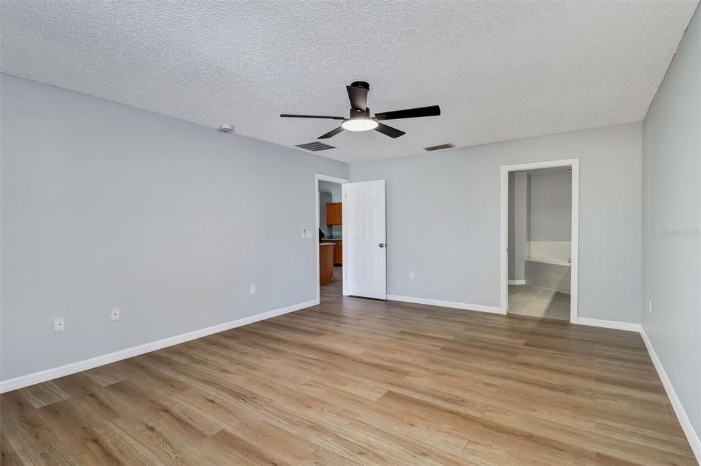 Active With Contract: $294,900 (3 beds, 2 baths, 1825 Square Feet)