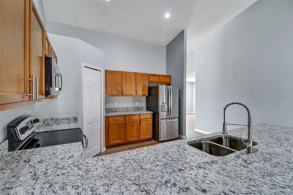 Active With Contract: $294,900 (3 beds, 2 baths, 1825 Square Feet)