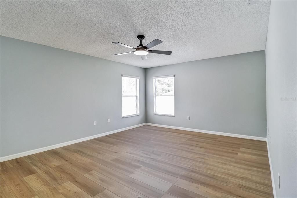 Active With Contract: $294,900 (3 beds, 2 baths, 1825 Square Feet)