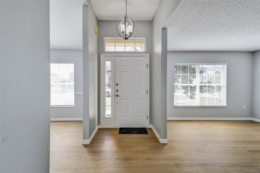 Active With Contract: $294,900 (3 beds, 2 baths, 1825 Square Feet)