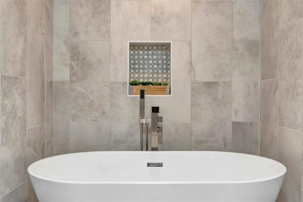 For Rent: $5,800 (3 beds, 2 baths, 2225 Square Feet)