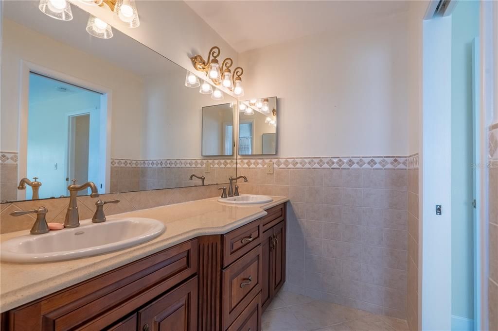 En Venta: $400,000 (2 camas, 2 baños, 1794 Pies cuadrados)