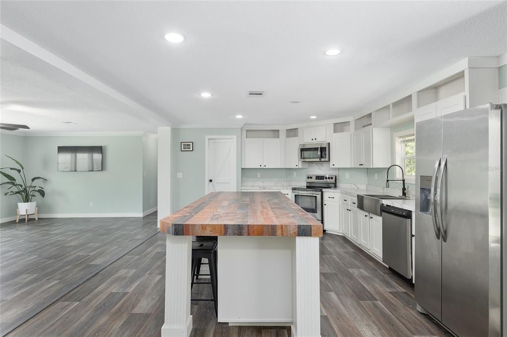 For Sale: $264,900 (3 beds, 2 baths, 1980 Square Feet)