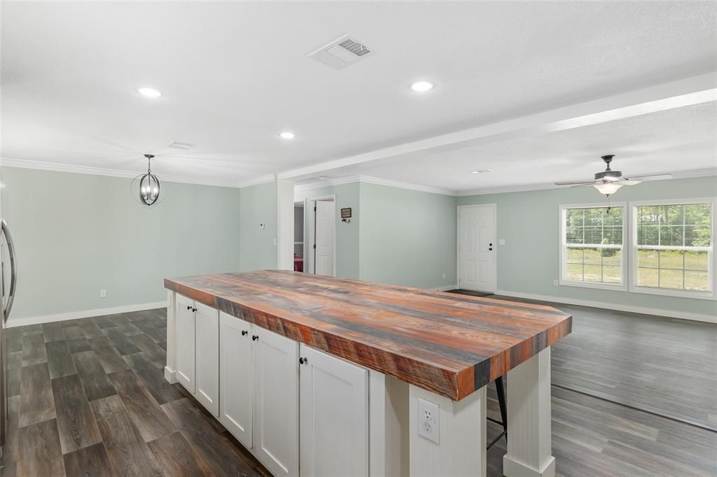 For Sale: $264,900 (3 beds, 2 baths, 1980 Square Feet)