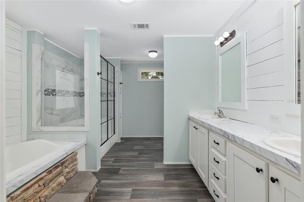 For Sale: $264,900 (3 beds, 2 baths, 1980 Square Feet)