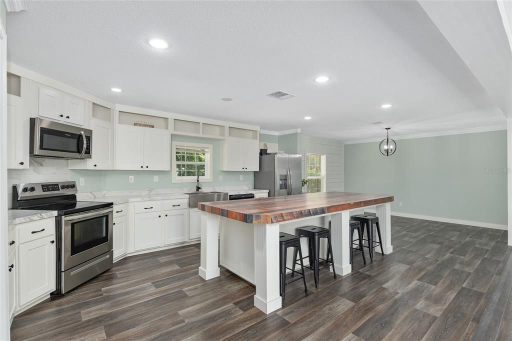 For Sale: $264,900 (3 beds, 2 baths, 1980 Square Feet)