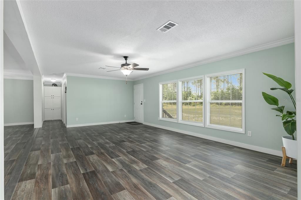 For Sale: $264,900 (3 beds, 2 baths, 1980 Square Feet)