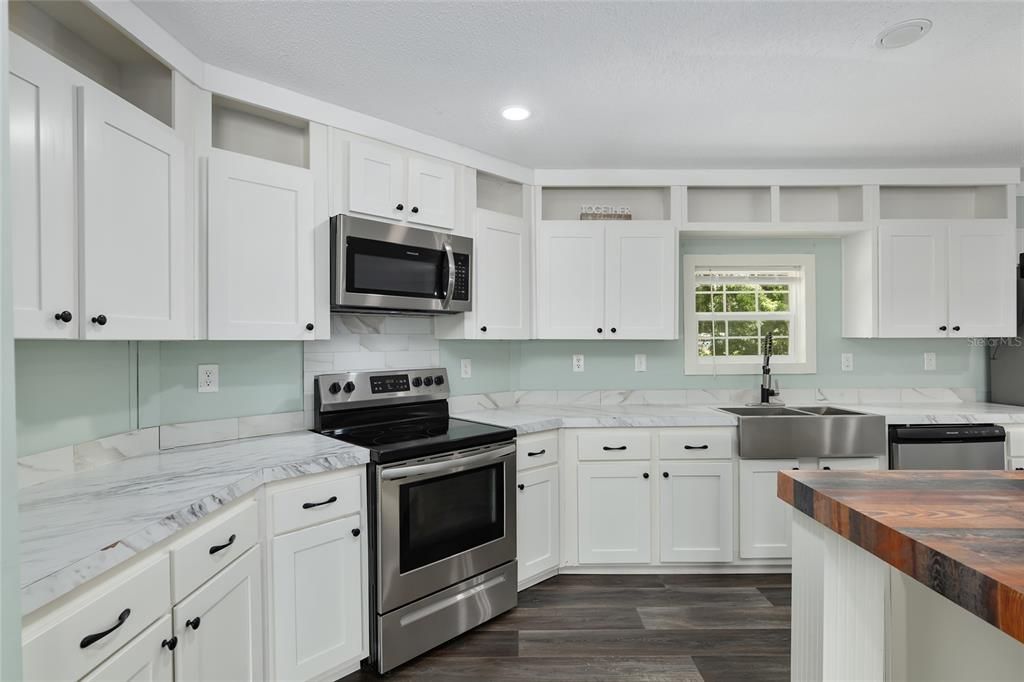 For Sale: $264,900 (3 beds, 2 baths, 1980 Square Feet)