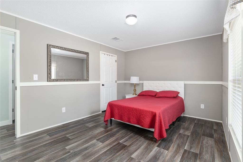 For Sale: $264,900 (3 beds, 2 baths, 1980 Square Feet)