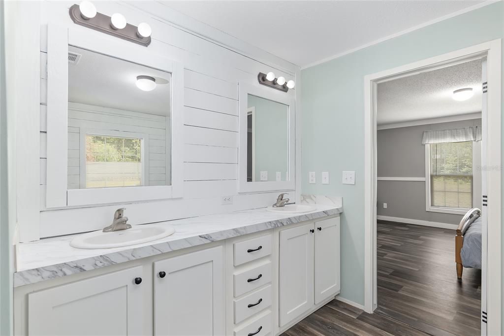 For Sale: $264,900 (3 beds, 2 baths, 1980 Square Feet)