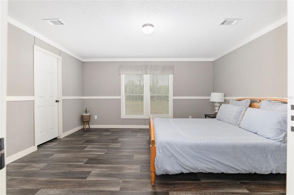 For Sale: $264,900 (3 beds, 2 baths, 1980 Square Feet)