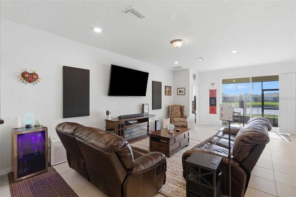 待售: $384,900 (4 贝兹, 2 浴室, 2046 平方英尺)