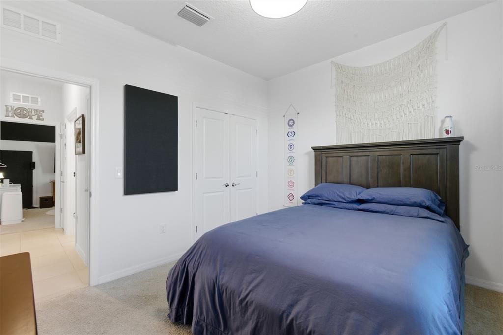 待售: $384,900 (4 贝兹, 2 浴室, 2046 平方英尺)