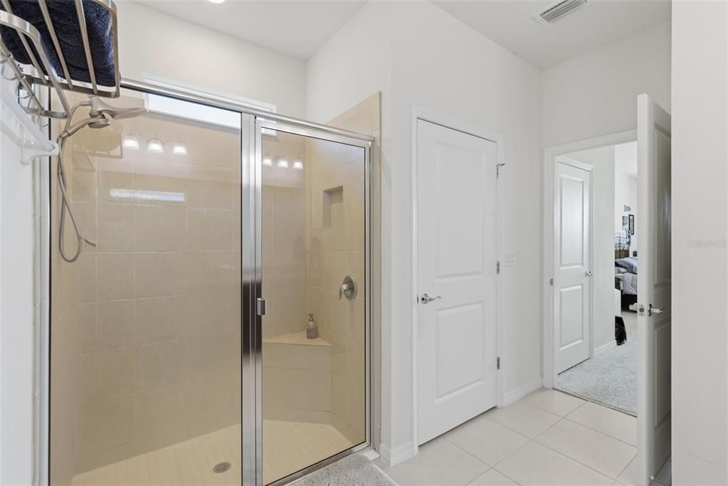 待售: $384,900 (4 贝兹, 2 浴室, 2046 平方英尺)