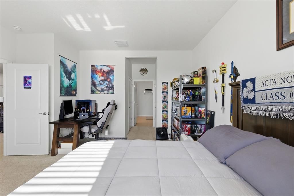 待售: $384,900 (4 贝兹, 2 浴室, 2046 平方英尺)