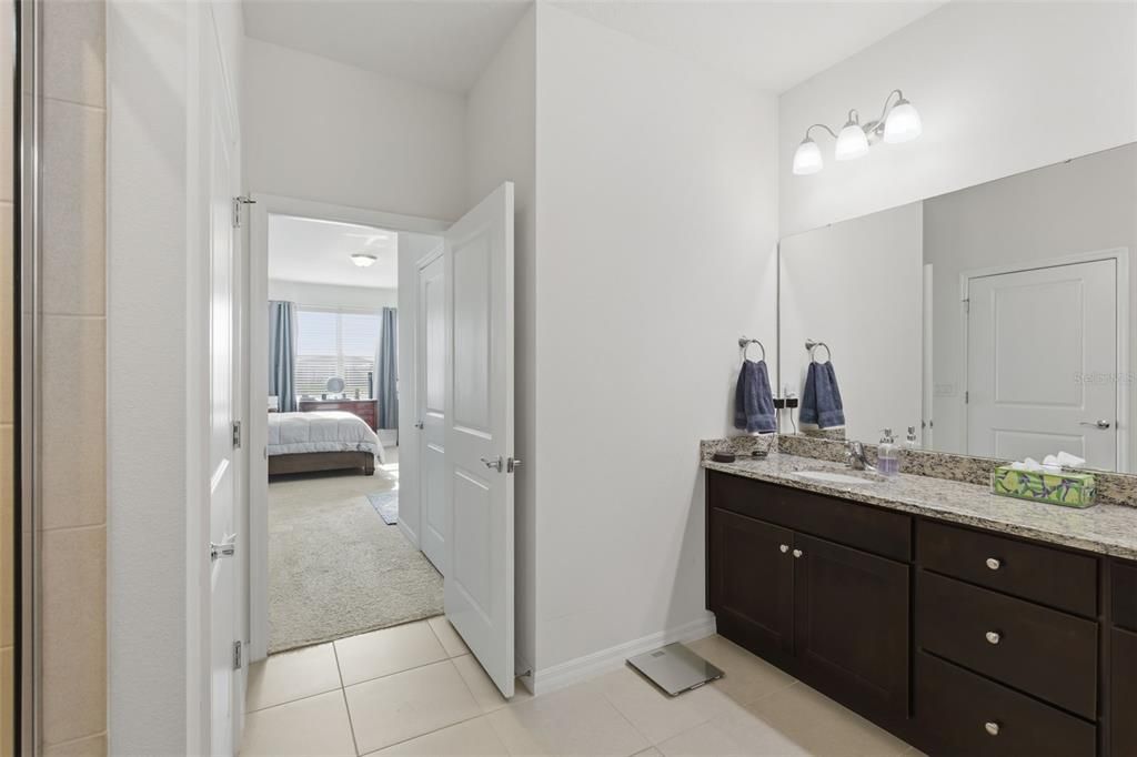 待售: $384,900 (4 贝兹, 2 浴室, 2046 平方英尺)