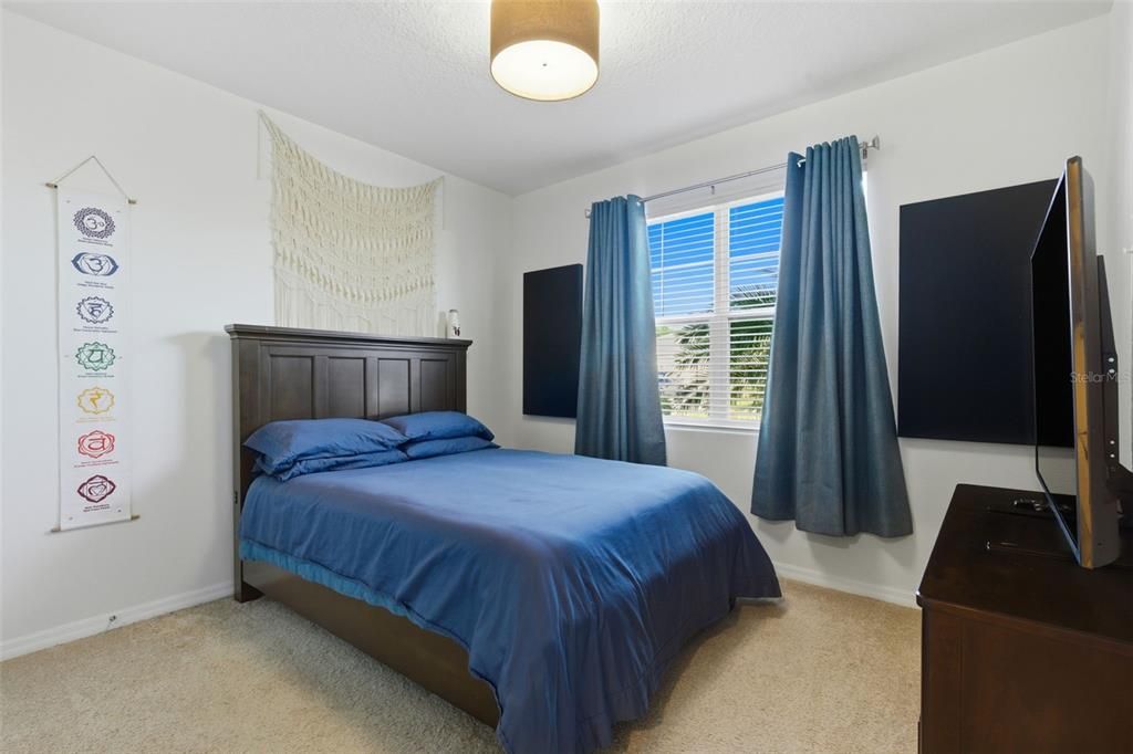 待售: $384,900 (4 贝兹, 2 浴室, 2046 平方英尺)