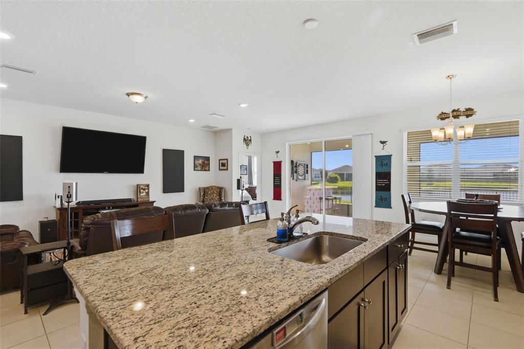 待售: $384,900 (4 贝兹, 2 浴室, 2046 平方英尺)