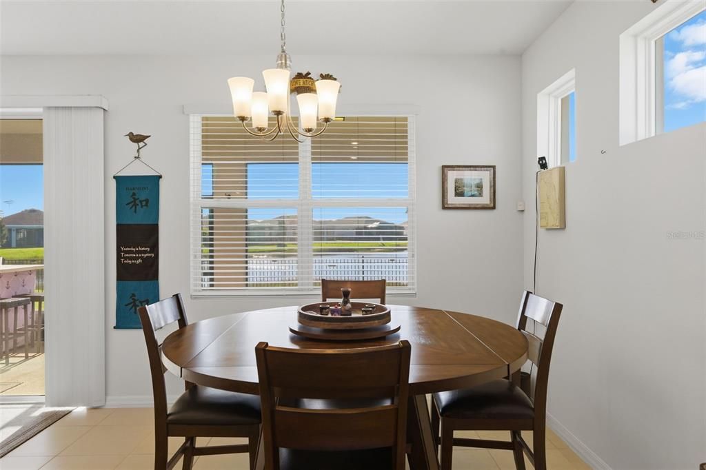 待售: $384,900 (4 贝兹, 2 浴室, 2046 平方英尺)