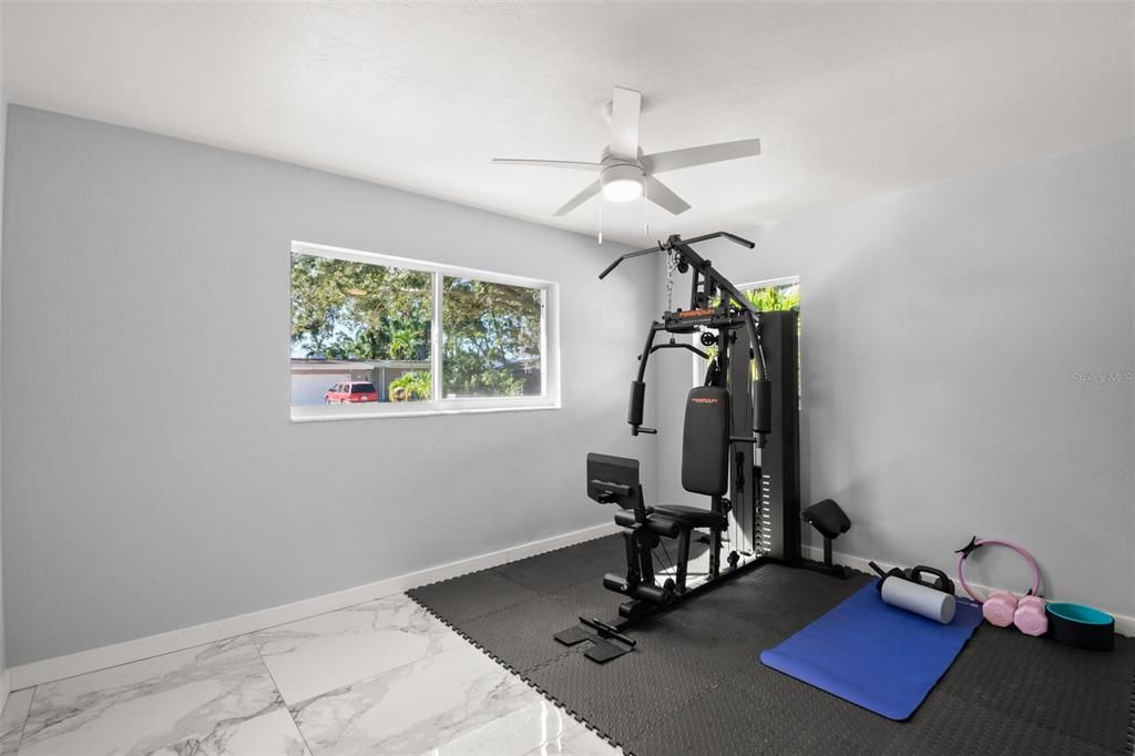 Под контрактом: $464,900 (3 спален, 2 ванн, 1551 Квадратных фут)