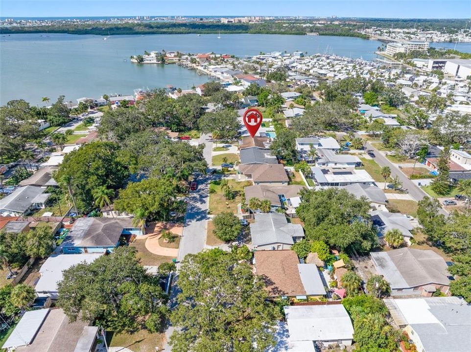 Под контрактом: $464,900 (3 спален, 2 ванн, 1551 Квадратных фут)