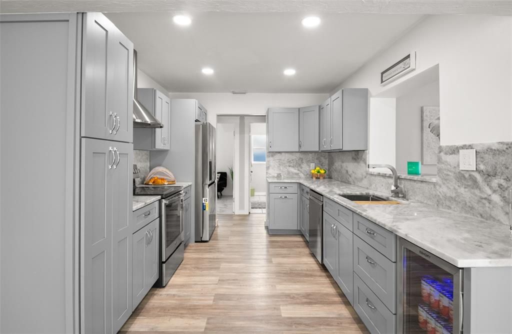 Под контрактом: $464,900 (3 спален, 2 ванн, 1551 Квадратных фут)