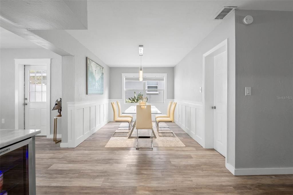 Под контрактом: $464,900 (3 спален, 2 ванн, 1551 Квадратных фут)