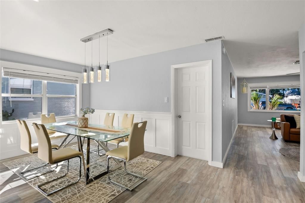 Под контрактом: $464,900 (3 спален, 2 ванн, 1551 Квадратных фут)