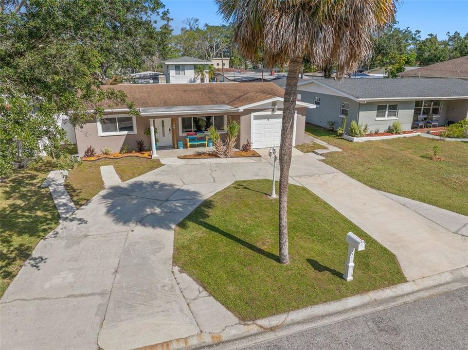 Под контрактом: $464,900 (3 спален, 2 ванн, 1551 Квадратных фут)