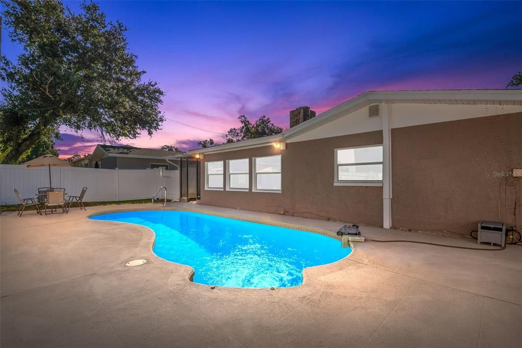 Под контрактом: $464,900 (3 спален, 2 ванн, 1551 Квадратных фут)