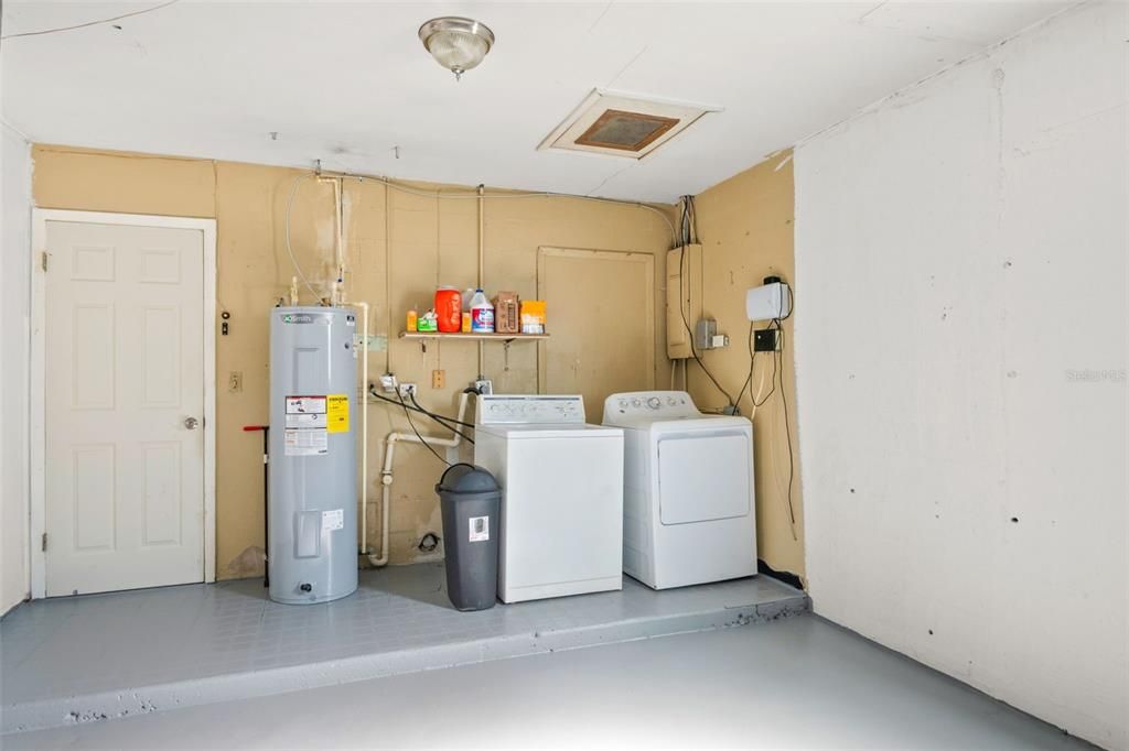 Под контрактом: $464,900 (3 спален, 2 ванн, 1551 Квадратных фут)