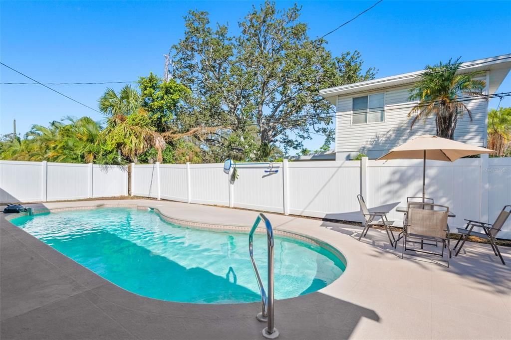 Под контрактом: $464,900 (3 спален, 2 ванн, 1551 Квадратных фут)