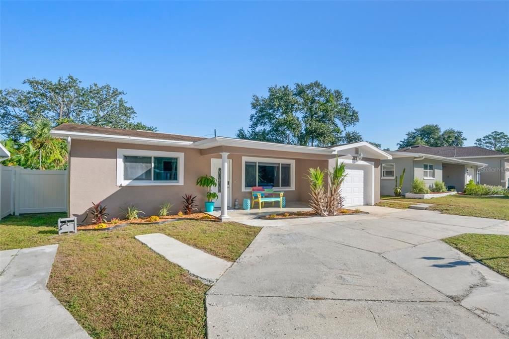 Под контрактом: $464,900 (3 спален, 2 ванн, 1551 Квадратных фут)