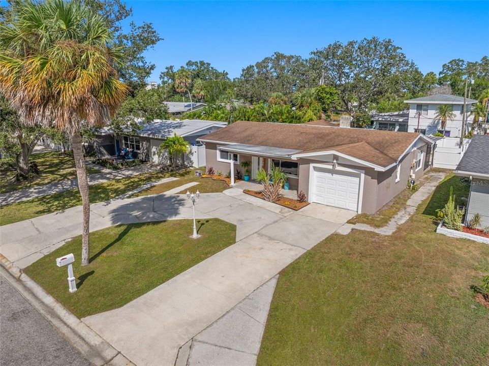 Под контрактом: $464,900 (3 спален, 2 ванн, 1551 Квадратных фут)