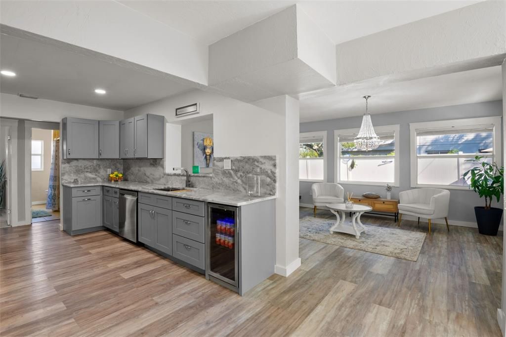 Под контрактом: $464,900 (3 спален, 2 ванн, 1551 Квадратных фут)