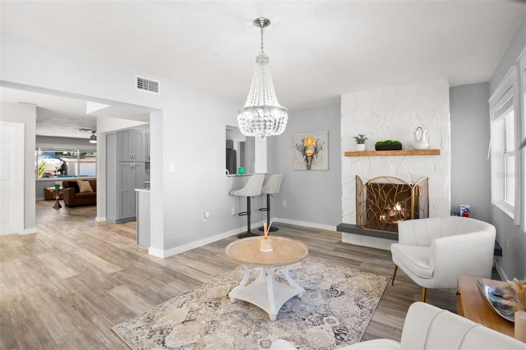 Под контрактом: $464,900 (3 спален, 2 ванн, 1551 Квадратных фут)