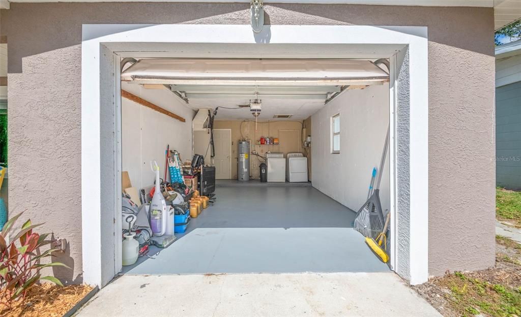 Под контрактом: $464,900 (3 спален, 2 ванн, 1551 Квадратных фут)