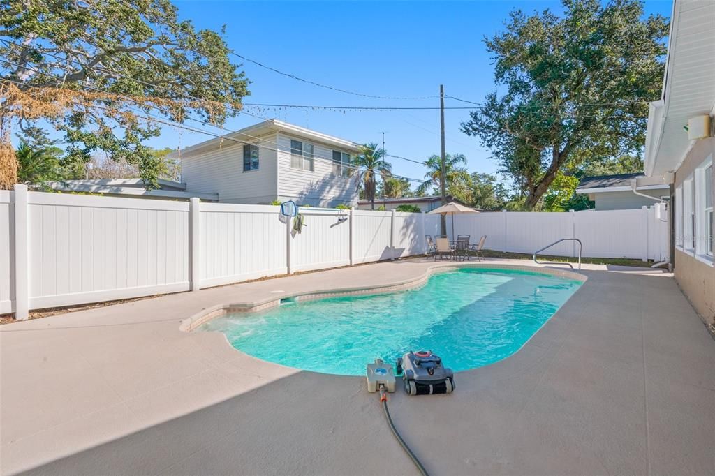 Под контрактом: $464,900 (3 спален, 2 ванн, 1551 Квадратных фут)