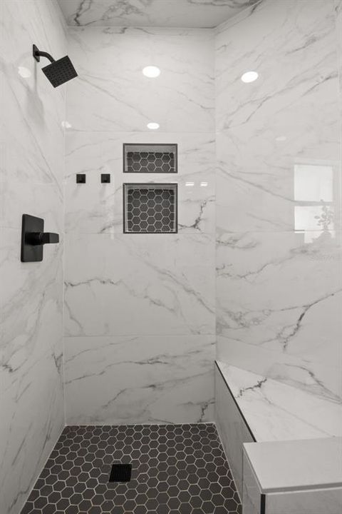 Под контрактом: $464,900 (3 спален, 2 ванн, 1551 Квадратных фут)