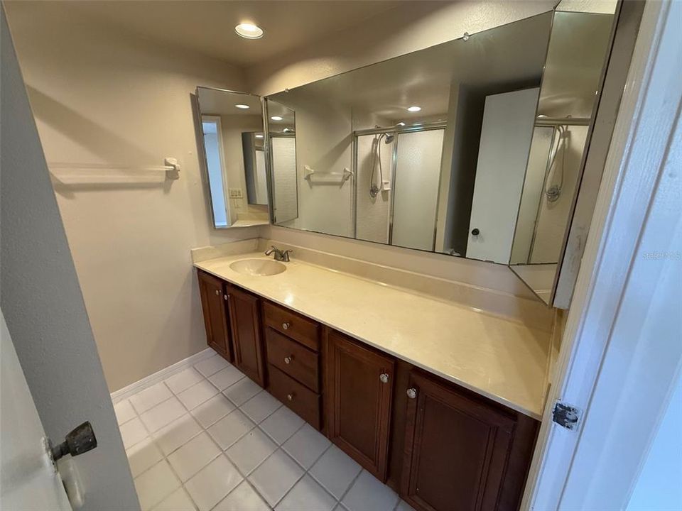 合同活跃: $1,750 (2 贝兹, 2 浴室, 1285 平方英尺)