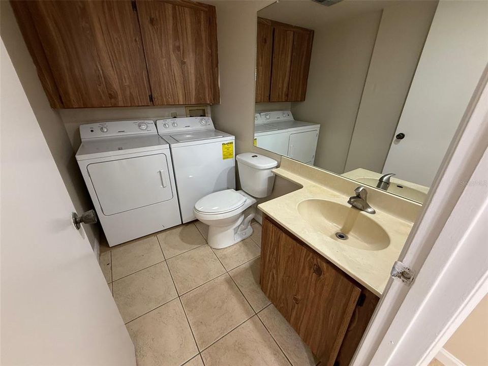 合同活跃: $1,750 (2 贝兹, 2 浴室, 1285 平方英尺)