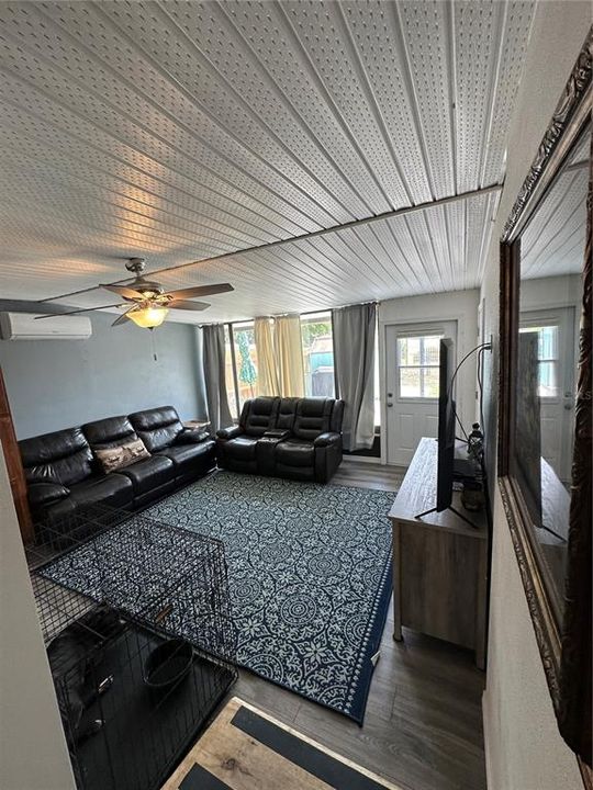 For Sale: $195,000 (3 beds, 2 baths, 1351 Square Feet)