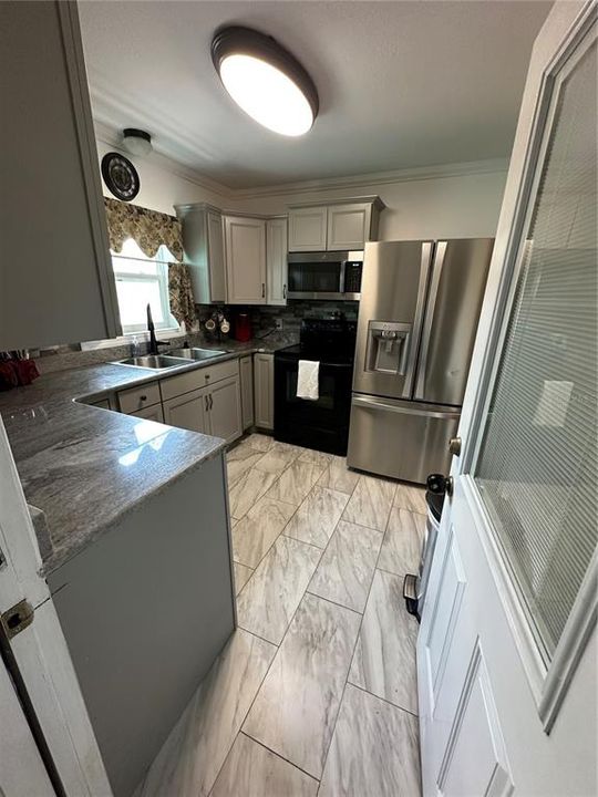 For Sale: $195,000 (3 beds, 2 baths, 1351 Square Feet)