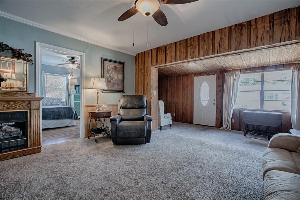 For Sale: $195,000 (3 beds, 2 baths, 1351 Square Feet)