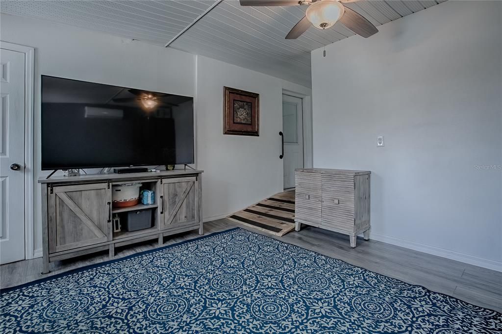 For Sale: $195,000 (3 beds, 2 baths, 1351 Square Feet)